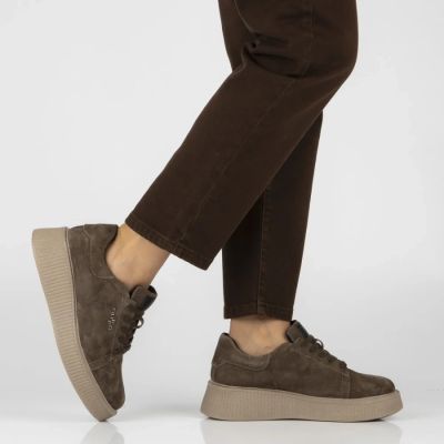 16. Braune Damen-Sneaker aus Leder mit Plateausohle, Modell Filippo DP7982