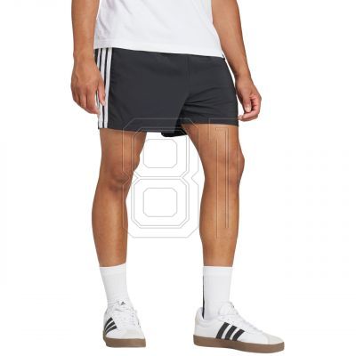 4. adidas Essentials 3-Streifen Chelsea 5-Zoll-Shorts M IM7850