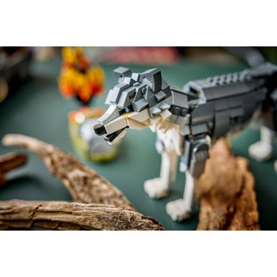 9. LEGO Creator 3-in-1 31393 – Waldtiere: Grauer Wolf