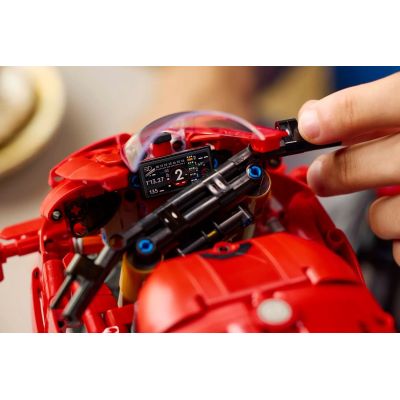 9. LEGO TECHNIC 42202 Ducati Panigale V4 S Motorrad