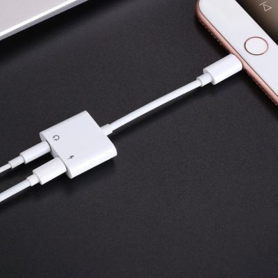11. Joyroom S-Y104 Kopfhöreradapter Lightning - Lightning / Mini jack 3,5mm - weiß