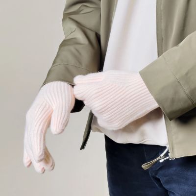 3. Geflochtene Handyhandschuhe mit Aussparungen für die Finger – rosa