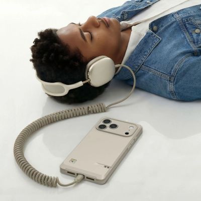 11. Spigen Classic LS MagSafe Hülle für iPhone 17 Pro – Beige