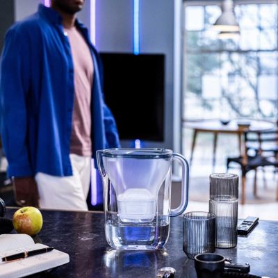 5. Brita Essential XL Wasserkanister + 3 Filterkartuschen, dunkelblau