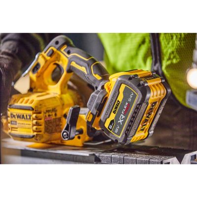 9. DeWALT DCS573NT-XJ Tragbare Kreissäge