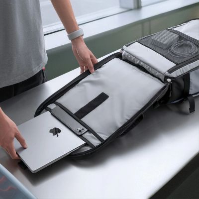 10. Tech-Protect Defender S70 RYANAIR & WIZZAIR 24L Laptop-Rucksack – Grau