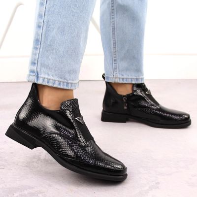 17. Damen-Lackleder-Stiefeletten in Kroko-Optik mit Zierelement, schwarz, Filippo DBT6425
