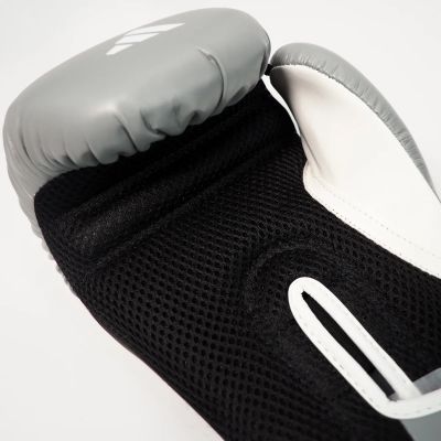 7. Adidas SPEED TILT 200 Boxhandschuhe