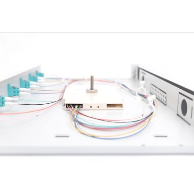 11. FO-Patchpanel mit Geräten, 19 Zoll, 1 HE, 6x LC DX, OM3, Anschlusskabel, Adapter, Einschubfächer, verschiebbar, grau