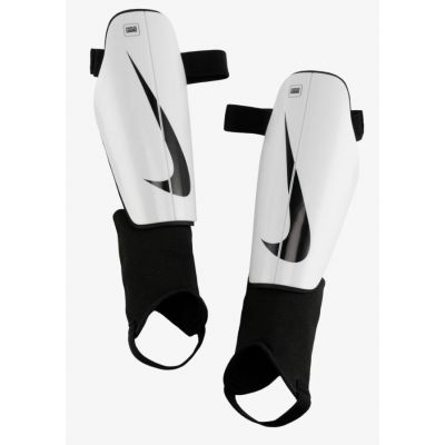 Nike Charge DX4608-100 Fußball-Schienbeinschoner