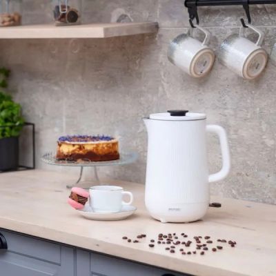 6. MPM MCZ-115 Kabelloser Wasserkocher 1,5 l, doppelwandig