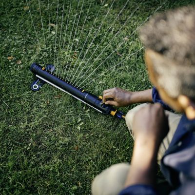 12. FISKARS OSZILLIERENDER SPRINKLER M X-SERIE