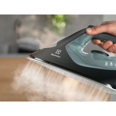 3. ELECTROLUX E7SI2-6OG Bügeleisen