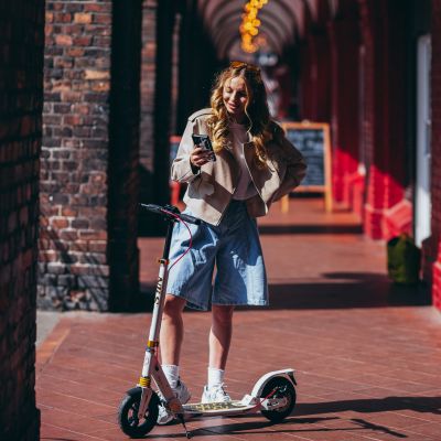 5. HM209T WEISS-GOLD ROLLER MIT SCHEIBENBREMSE NILS EXTREME