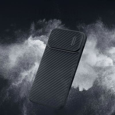 9. Nillkin Synthetic Fiber S Case iPhone 14 Pro Max Hülle mit Kameraabdeckung, schwarz