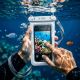 9. Tech-Protect UWC7 6,9" wasserdichte Hülle - Weiß