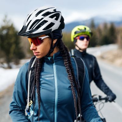 11. Wozinsky MTB-Fahrradhelm mit abnehmbarem Visier und USB-Rücklicht, Größe L – Schwarz und Weiß