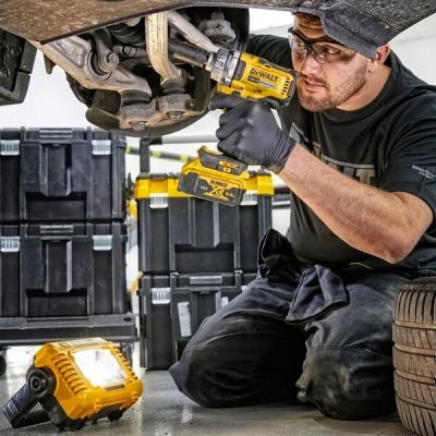 4. LED-Lampe Batterie 18V DCL077-XJ DEWALT