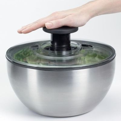 3. OXO 1071497 Salattrockner Edelstahlknopf