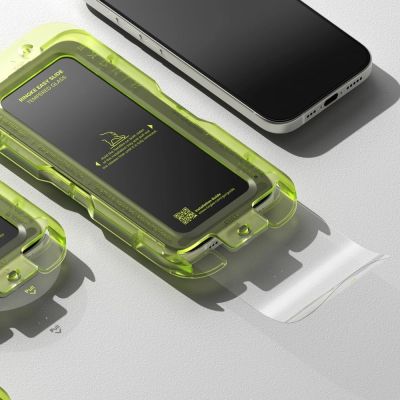 4. Ringke Easy Slide 2er-Pack Panzerglas für iPhone 17 - Schwarz