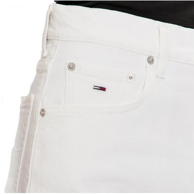 4. TOMMY JEANS DAMEN MOM-JEANSSHORTS