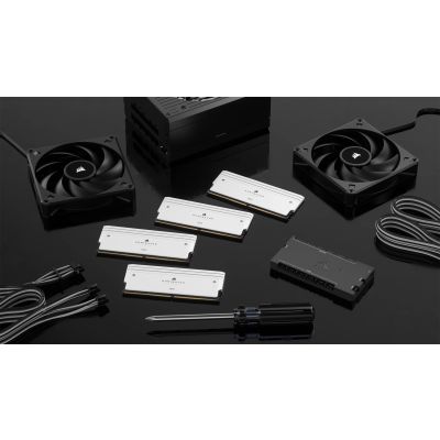6. Arbeitsspeicher Corsair Dominator Titanium CMP32GX5M2B6000C30W 32 GB (2x16 GB) DDR5 6000 MHz