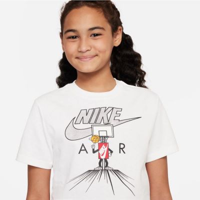 4. Nike Sportswear Jr. DX9527-100 T-Shirt