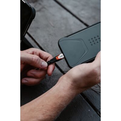 7. UAG SRGE - USB-C - USB-C-Kabel, USB 3.2 Gen2 240W/20Gbps, 75 cm (schwarz/orange)