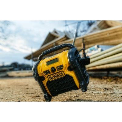 5. DeWALT DCR020-QW Tragbares Digitalradio, Schwarz, Gelb