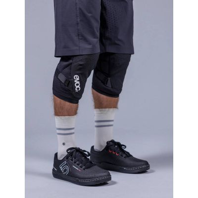 3. EVOC Knieschoner LS Flex Enduro Schwarz