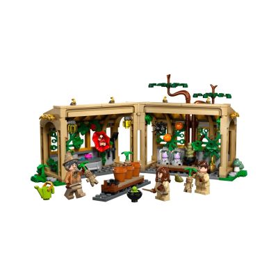 13. LEGO Harry Potter 76445 Schloss Hogwarts: Kräuterkundeunterricht