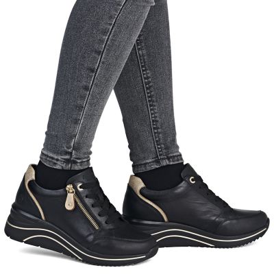 6. Schwarze Damen-Keilsneaker aus Leder von Remonte Rieker (Modell D0T03-03)