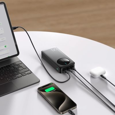 9. Powerbank Joyroom JR-PBF14 20000mAh 2.4A 2x USB-A 1x USB-C - schwarz