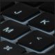 7. Uniq Venno Pro Magnetische Smart-Hülle mit Tastatur für iPad 11" A16 (2025) / iPad 10,9" (2022) – Schwarz