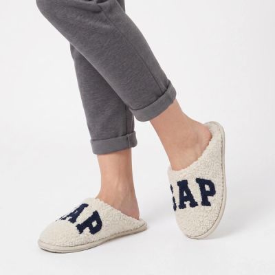 2. GAP Damenhausschuhe Plano II, isoliert, modisch beige