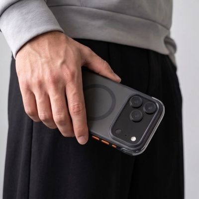 7. Tech-Protect MagAir MagSafe CC Hülle für iPhone 18 Pro / 17 Pro – mattschwarz