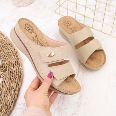eVento W EVE224B beige Keilsandalen mit Klettverschluss 