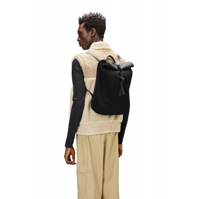 7. Rains Rolltop Rusksack Mesh Mini Schwarz W3 Rucksack 13350 01