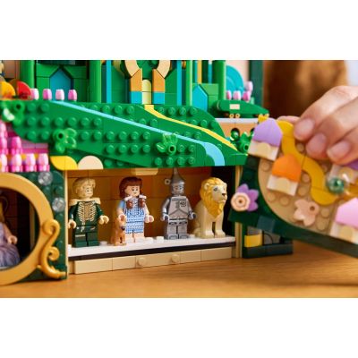 9. LEGO Wicked 75685 – Bild von Emerald City