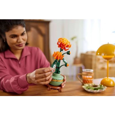 6. LEGO ICONS 10368 Botanik - Chrysantheme