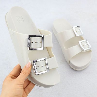 3. Zaxy RR285056 W INT2135B Flip-Flops