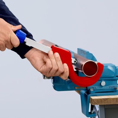 40. Knipex 90 31 03 BK Handrohrschneider