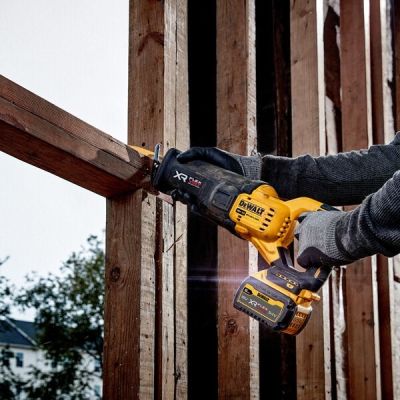 6. 18V XR FLEXVOLT ADVANTAGE DCS386NT Säbelsäge