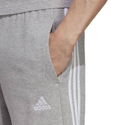 6. Adidas Essentials French Terry 3-Streifen M IC9437 Shorts