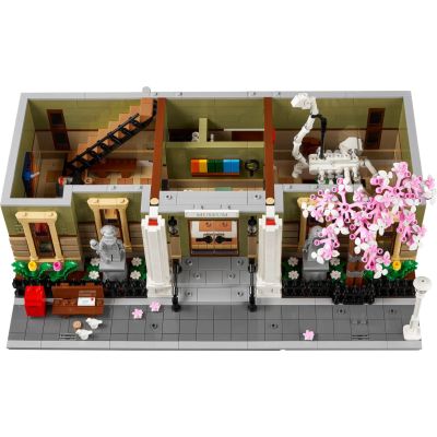 4. LEGO Icons 10326 Naturkundemuseum