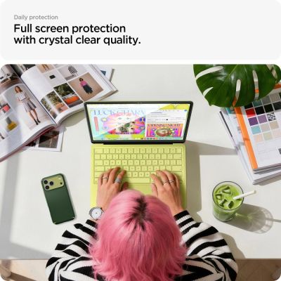 6. Spigen Glas.tR Slim FC Displayschutzfolie aus gehärtetem Glas für MacBook Neo 13" 2026 - Schwarz