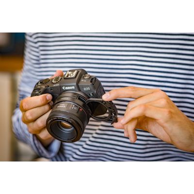 7. Canon EOS RP spiegelloses Kameragehäuse, 26,2 MP CMOS-Sensor, 6240 x 4160 px, Schwarz