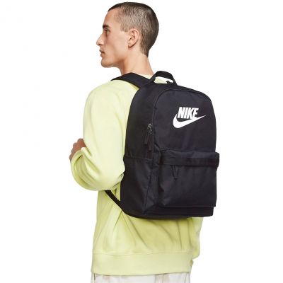 8. Nike Heritage Rucksack DC4244 010