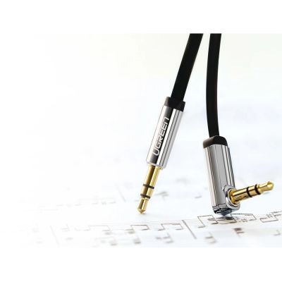 13. Ugreen Flachkabel AUX Audiokabel 3,5 mm Miniklinke 2m silber (10599)