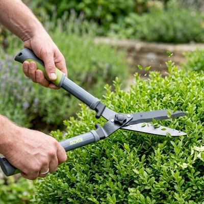 14. Kinzo Heckenschere mit Wellenmesser 65 cm